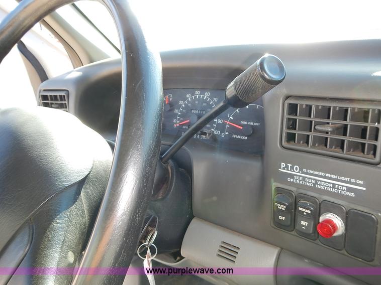 image for item J6342 2006 Ford F750 Super Duty XL dump truck