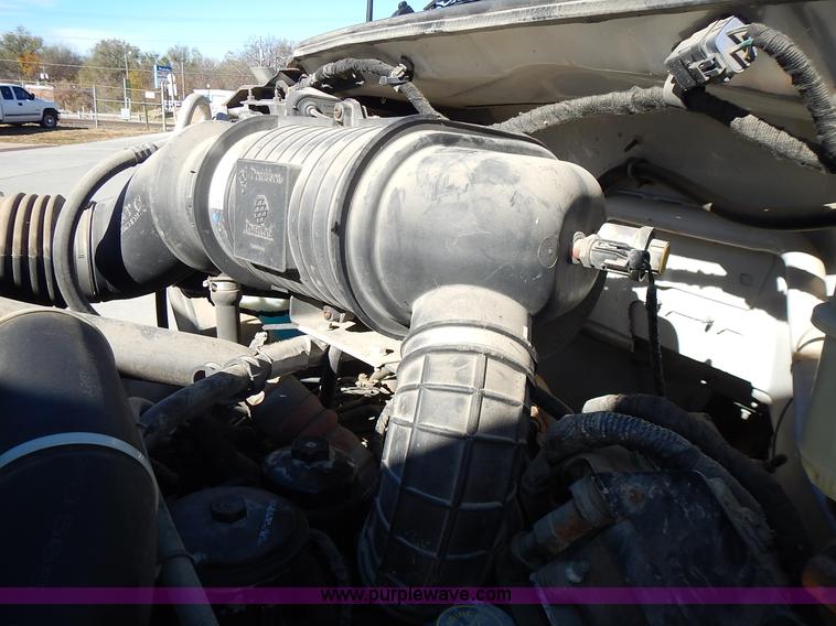 image for item J6342 2006 Ford F750 Super Duty XL dump truck