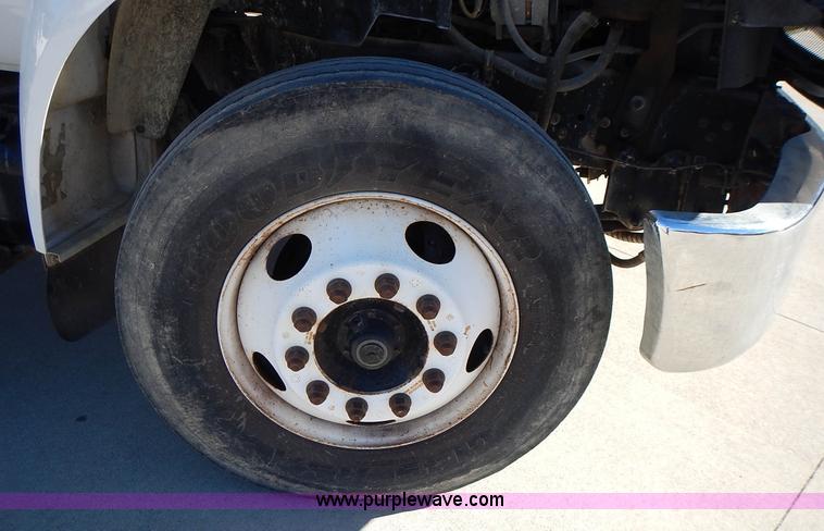 image for item J6342 2006 Ford F750 Super Duty XL dump truck