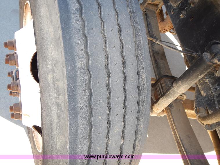 image for item J6342 2006 Ford F750 Super Duty XL dump truck