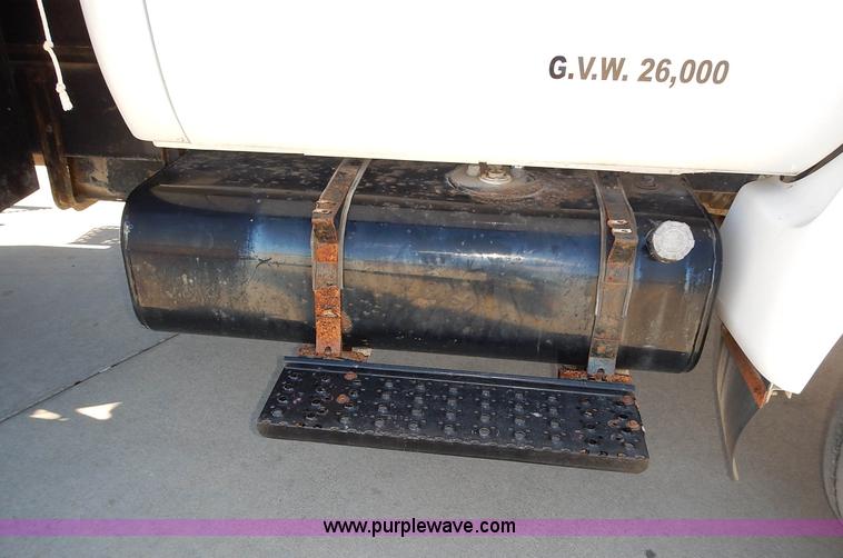 image for item J6342 2006 Ford F750 Super Duty XL dump truck