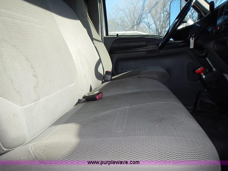 image for item J6342 2006 Ford F750 Super Duty XL dump truck