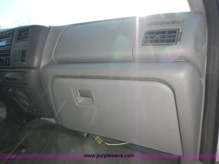 image for item J6342 2006 Ford F750 Super Duty XL dump truck