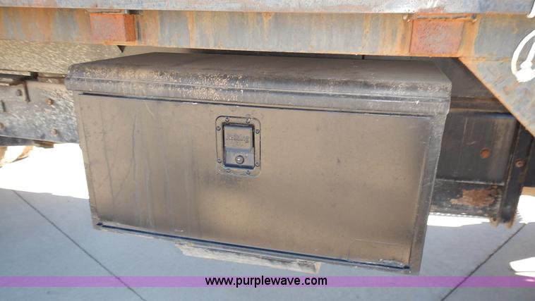 image for item J6342 2006 Ford F750 Super Duty XL dump truck