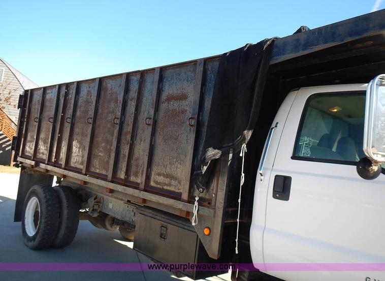 image for item J6342 2006 Ford F750 Super Duty XL dump truck