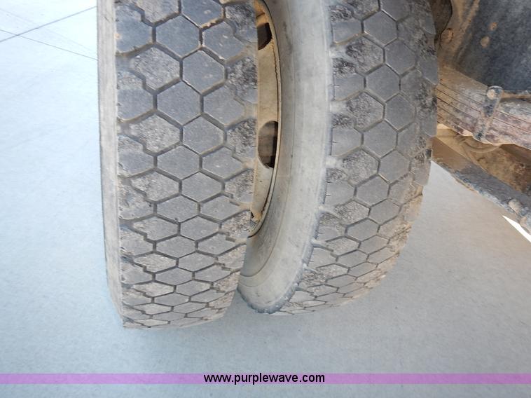 image for item J6342 2006 Ford F750 Super Duty XL dump truck