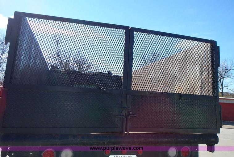 image for item J6342 2006 Ford F750 Super Duty XL dump truck