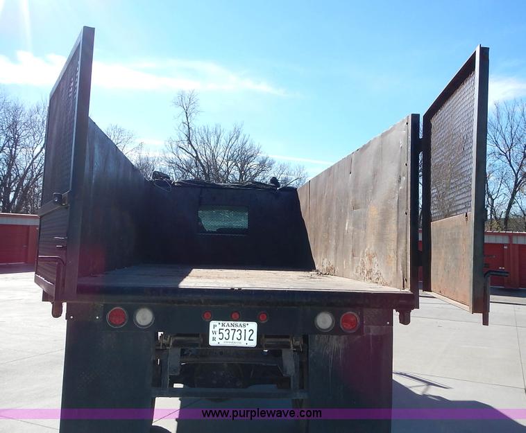 image for item J6342 2006 Ford F750 Super Duty XL dump truck