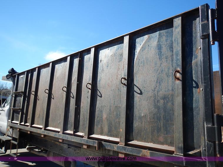 image for item J6342 2006 Ford F750 Super Duty XL dump truck