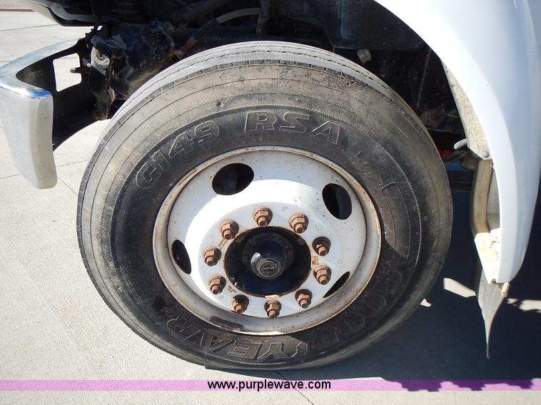 image for item J6342 2006 Ford F750 Super Duty XL dump truck