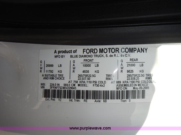 image for item J6342 2006 Ford F750 Super Duty XL dump truck