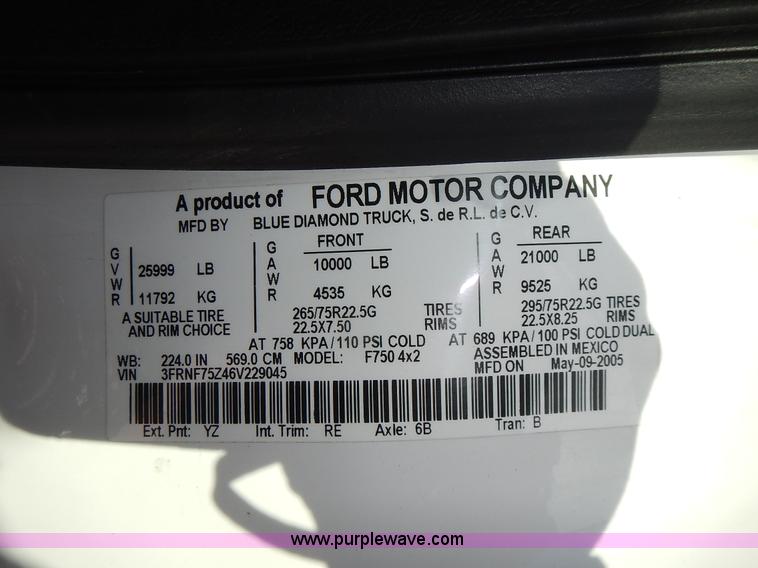 image for item J6342 2006 Ford F750 Super Duty XL dump truck