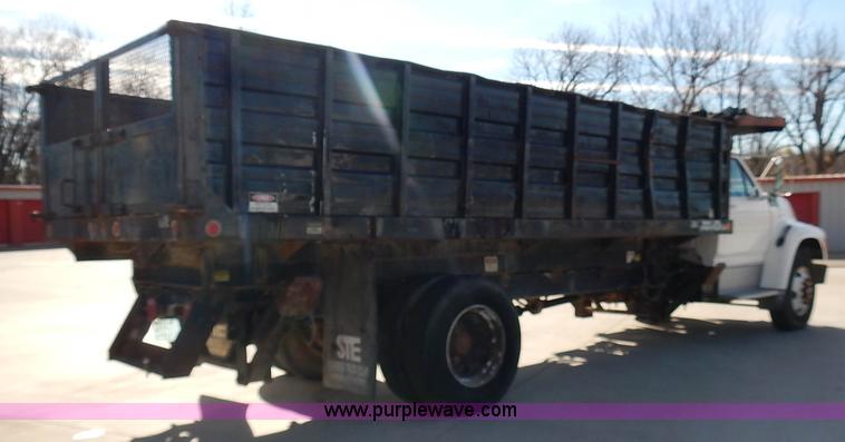 image for item J6343 1995 Ford F750 dump truck with scissor lift bed