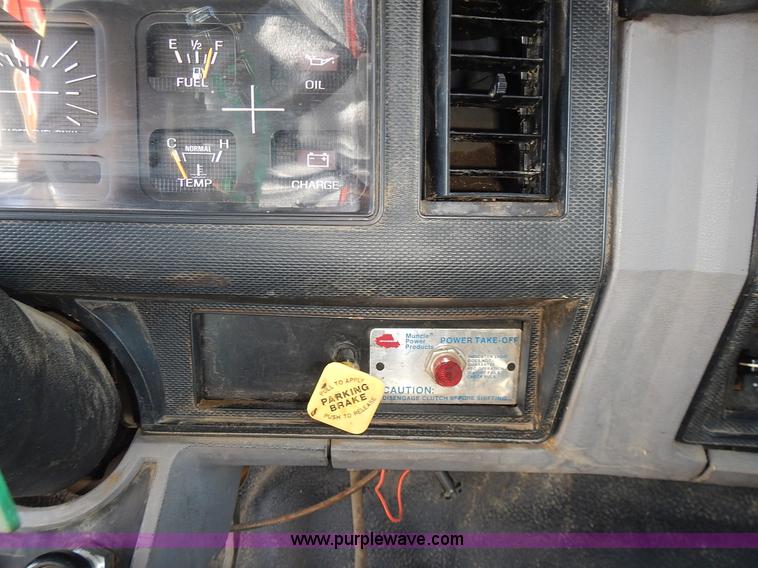 image for item J6343 1995 Ford F750 dump truck with scissor lift bed