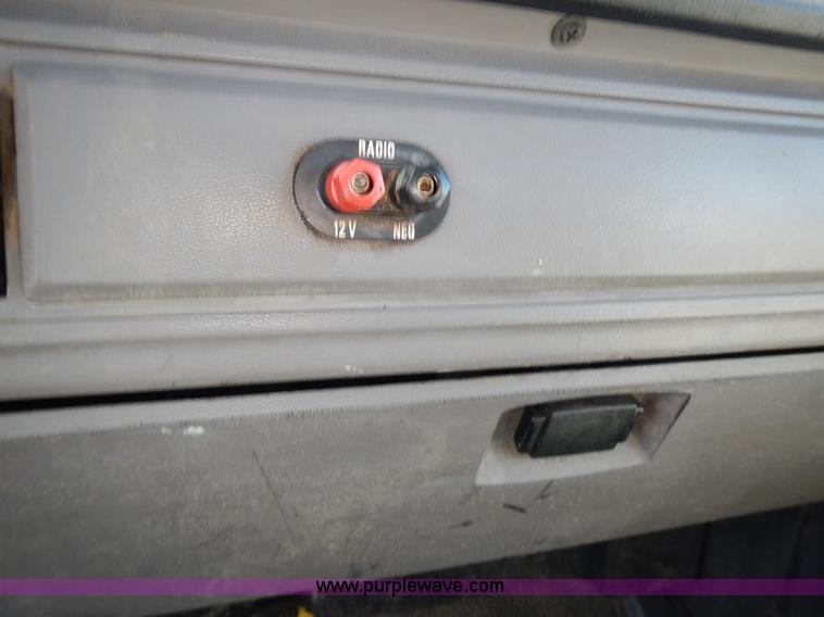 image for item J6343 1995 Ford F750 dump truck with scissor lift bed