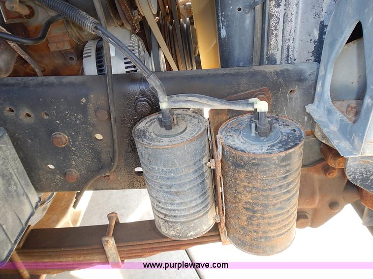 image for item J6343 1995 Ford F750 dump truck with scissor lift bed