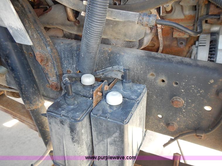 image for item J6343 1995 Ford F750 dump truck with scissor lift bed