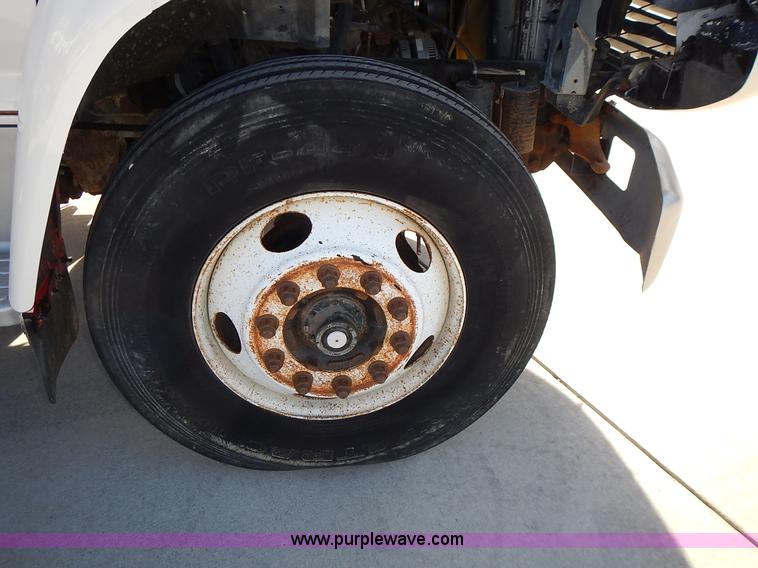 image for item J6343 1995 Ford F750 dump truck with scissor lift bed