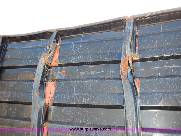 image for item J6343 1995 Ford F750 dump truck with scissor lift bed