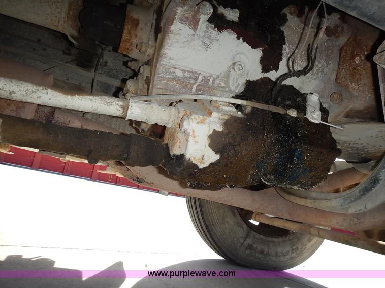 image for item J6343 1995 Ford F750 dump truck with scissor lift bed