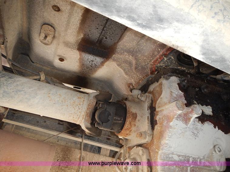 image for item J6343 1995 Ford F750 dump truck with scissor lift bed