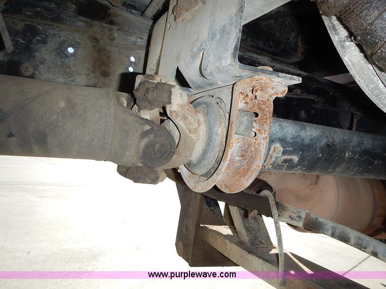 image for item J6343 1995 Ford F750 dump truck with scissor lift bed