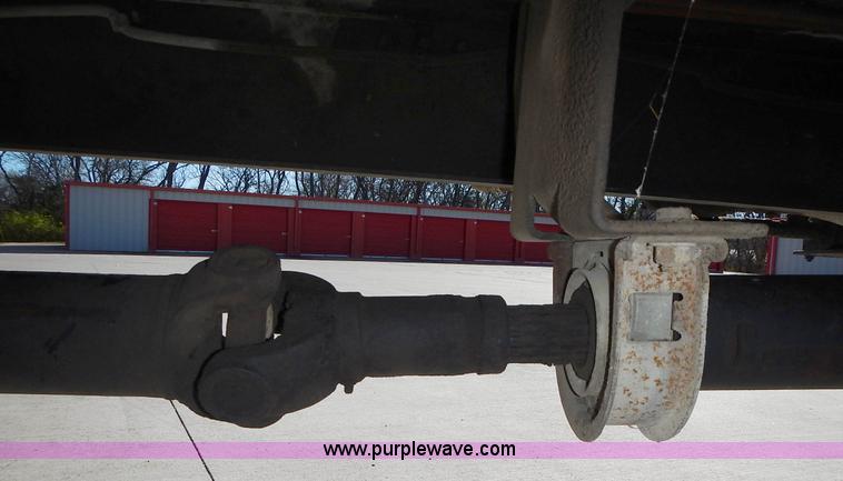 image for item J6343 1995 Ford F750 dump truck with scissor lift bed