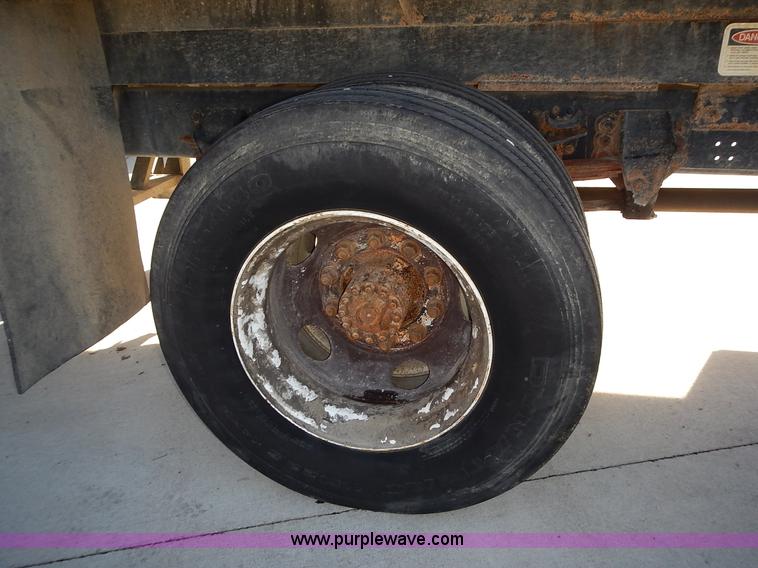 image for item J6343 1995 Ford F750 dump truck with scissor lift bed