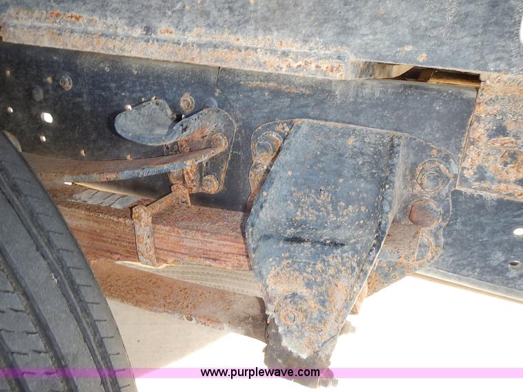 image for item J6343 1995 Ford F750 dump truck with scissor lift bed