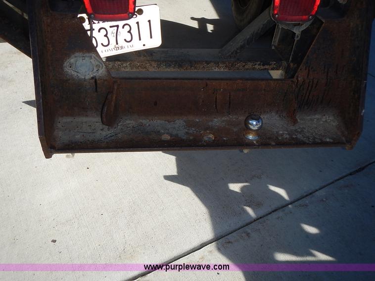 image for item J6343 1995 Ford F750 dump truck with scissor lift bed