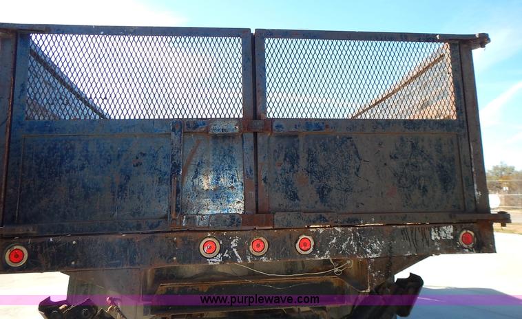 image for item J6343 1995 Ford F750 dump truck with scissor lift bed