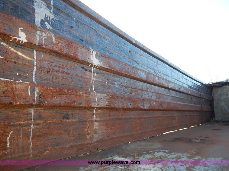 image for item J6343 1995 Ford F750 dump truck with scissor lift bed