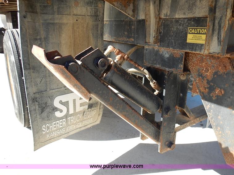 image for item J6343 1995 Ford F750 dump truck with scissor lift bed