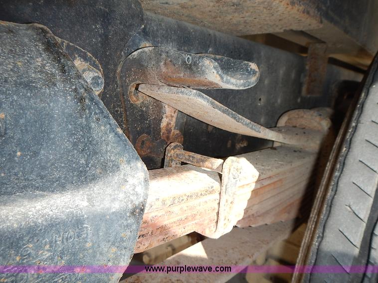 image for item J6343 1995 Ford F750 dump truck with scissor lift bed