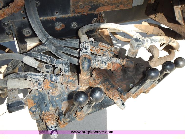 image for item J6343 1995 Ford F750 dump truck with scissor lift bed