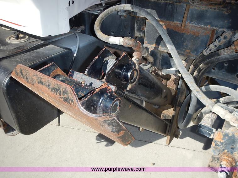 image for item J6343 1995 Ford F750 dump truck with scissor lift bed