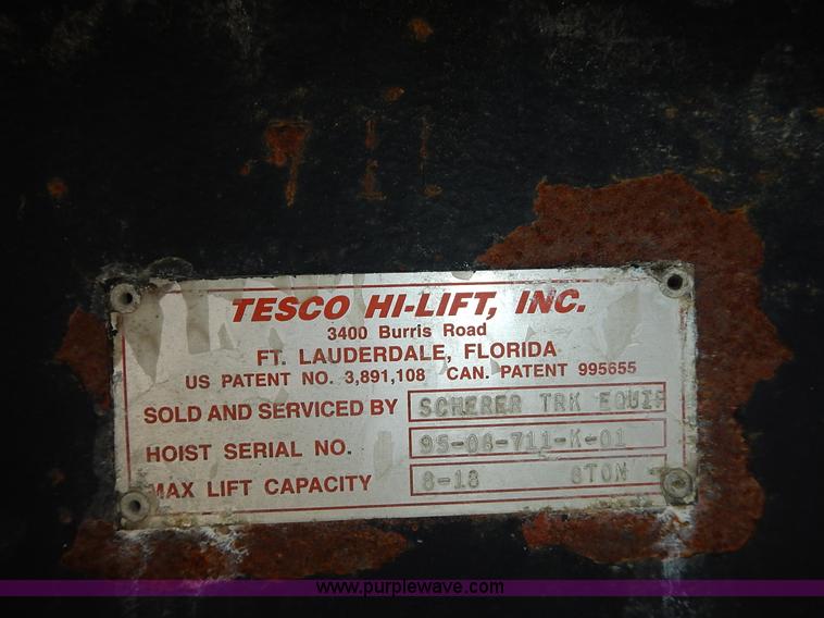 image for item J6343 1995 Ford F750 dump truck with scissor lift bed