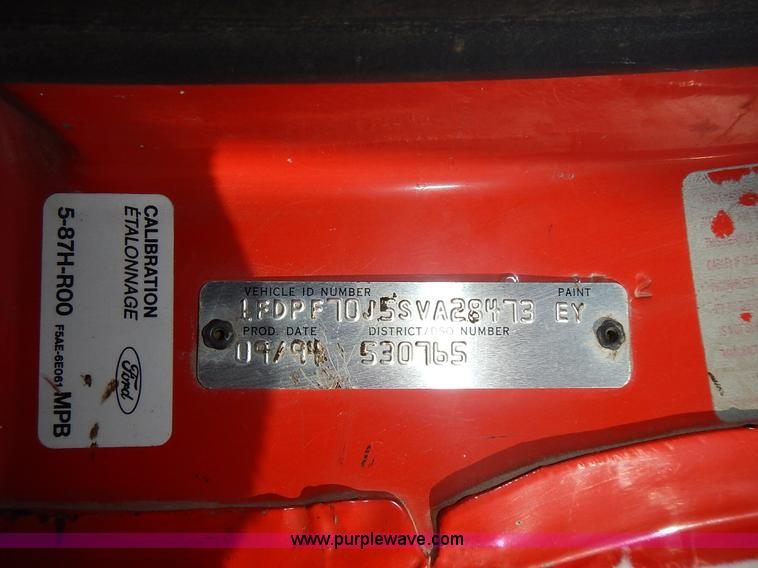 image for item J6343 1995 Ford F750 dump truck with scissor lift bed