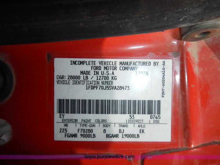 image for item J6343 1995 Ford F750 dump truck with scissor lift bed