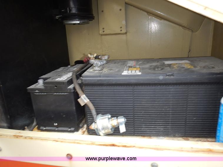 image for item J6345 1999 JLG 80HX boom lift