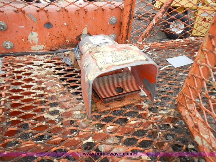 image for item J6345 1999 JLG 80HX boom lift