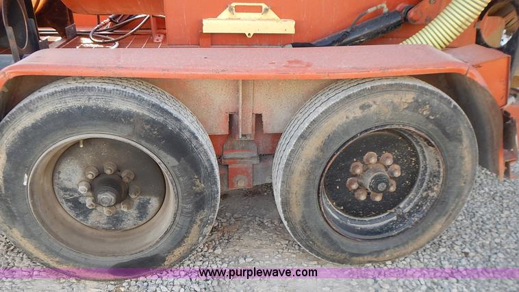 image for item J6368 2009 Ditch Witch FX30 vacuum excavator
