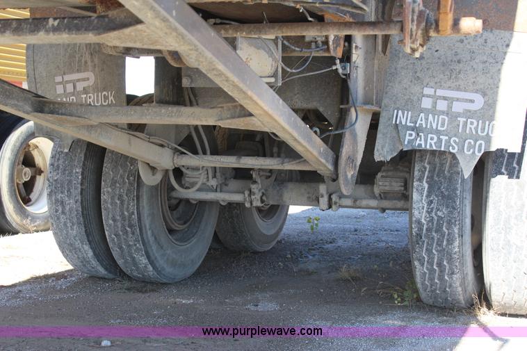 image for item J7736 1999 Travis HRS end dump trailer