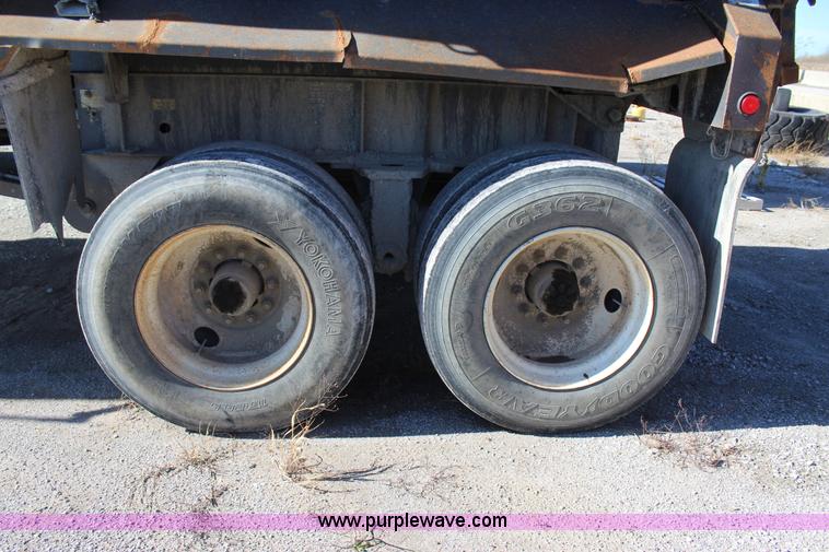 image for item J7736 1999 Travis HRS end dump trailer