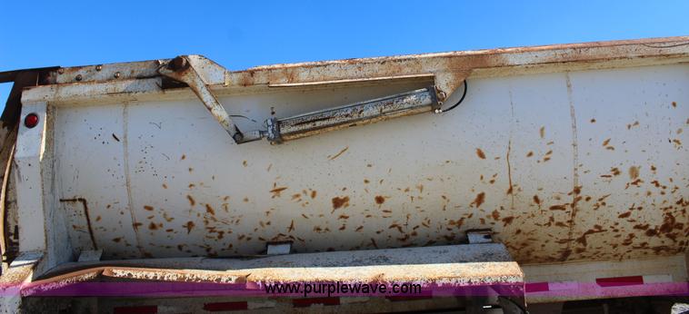 image for item J7737 1998 Travis HRSFL end dump trailer