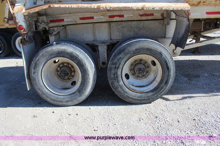 image for item J7737 1998 Travis HRSFL end dump trailer