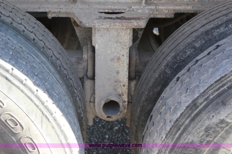 image for item J7737 1998 Travis HRSFL end dump trailer