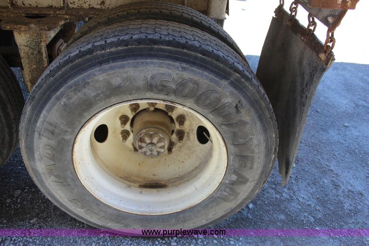 image for item J7737 1998 Travis HRSFL end dump trailer