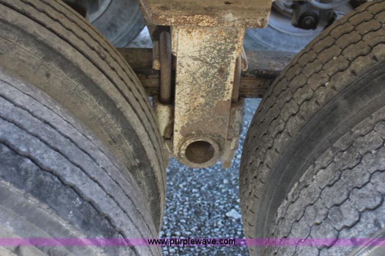 image for item J7737 1998 Travis HRSFL end dump trailer