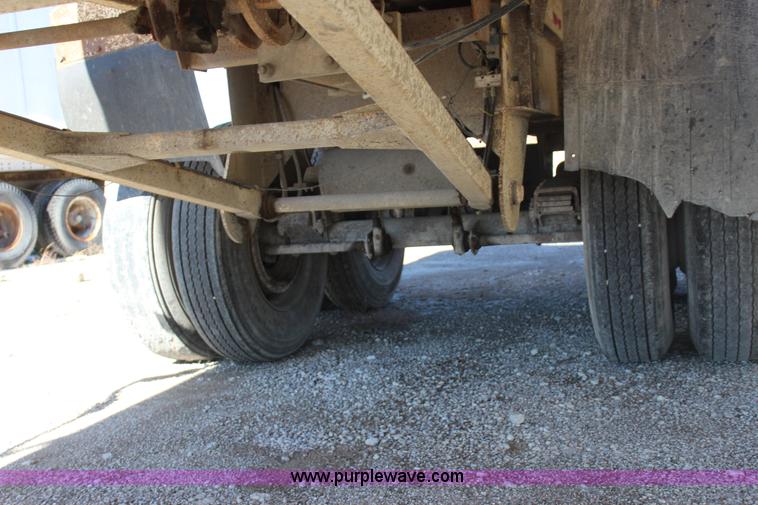 image for item J7737 1998 Travis HRSFL end dump trailer